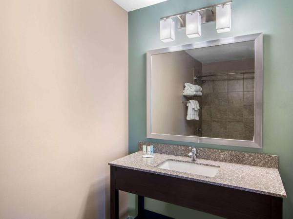 Clarion Inn & Suites Atlanta Downtown : photo 5 de la chambre chambre 2 lits queen-size - non-fumeurs