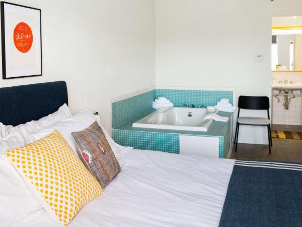Trumbull and Porter - Detroit Downtown : photo 1 de la chambre chambre lit king-size avec baignoire spa