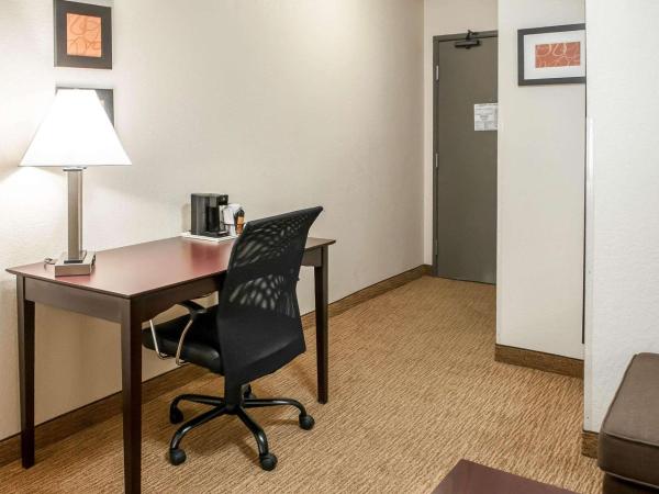 Comfort Suites North Albuquerque Balloon Fiesta Park : photo 1 de la chambre suite lit king-size – non-fumeurs