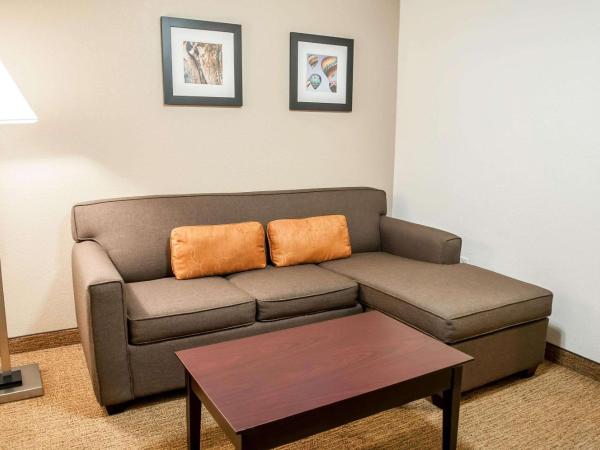 Comfort Suites North Albuquerque Balloon Fiesta Park : photo 1 de la chambre suite lit queen-size – non-fumeurs