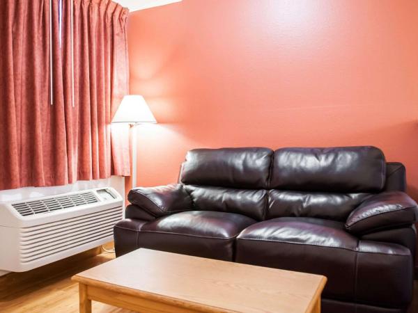 Econo Lodge Old Town : photo 1 de la chambre suite lit king-size
