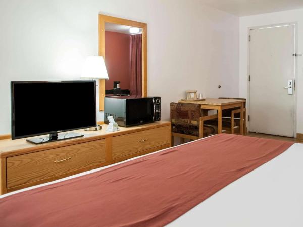 Econo Lodge Old Town : photo 3 de la chambre chambre lit king-size - non-fumeurs