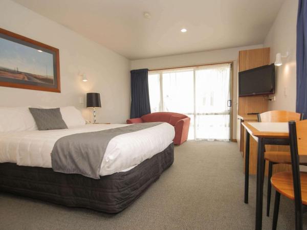 ASURE Christchurch Classic Motel & Apartments : photo 1 de la chambre studio queen avec bain à remous