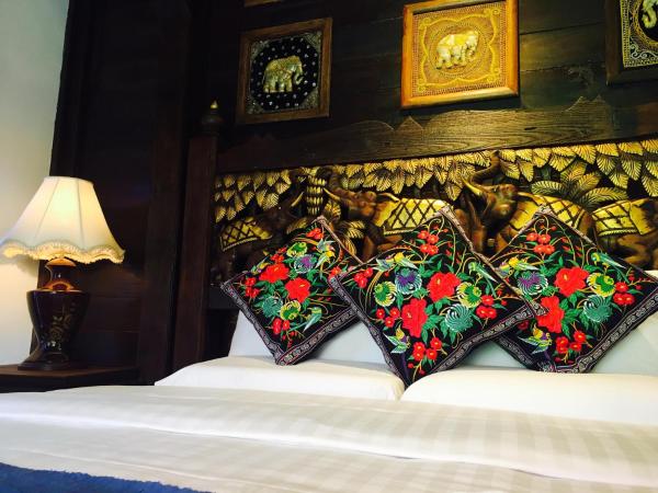 Hongkhao Village : photo 6 de la chambre chambre double avec baignoire spa