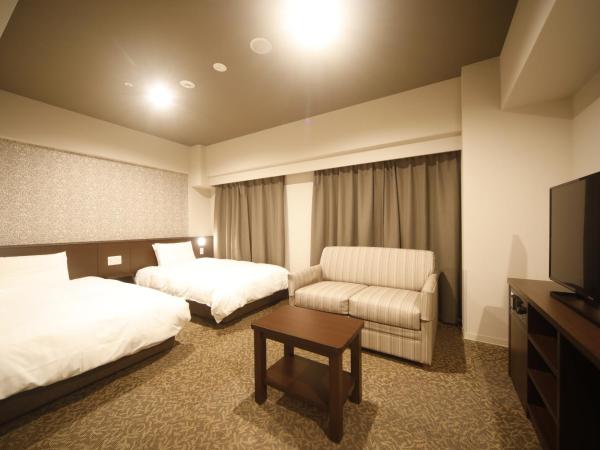 Dormy Inn Premium Osaka Kitahama : photo 1 de la chambre chambre lits jumeaux avec lit d'appoint - non-fumeurs