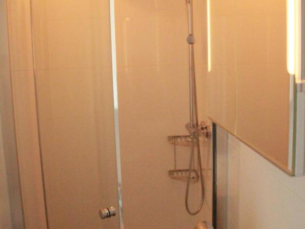 Houseboat Studio Sooki : photo 4 de la chambre chambre double avec salle de bains privative