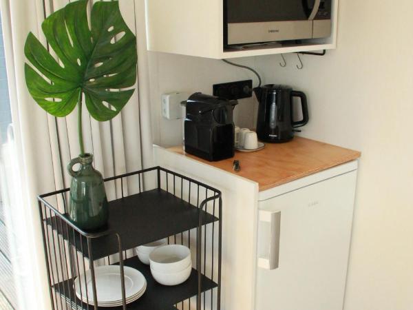 Houseboat Studio Sooki : photo 2 de la chambre chambre double avec salle de bains privative