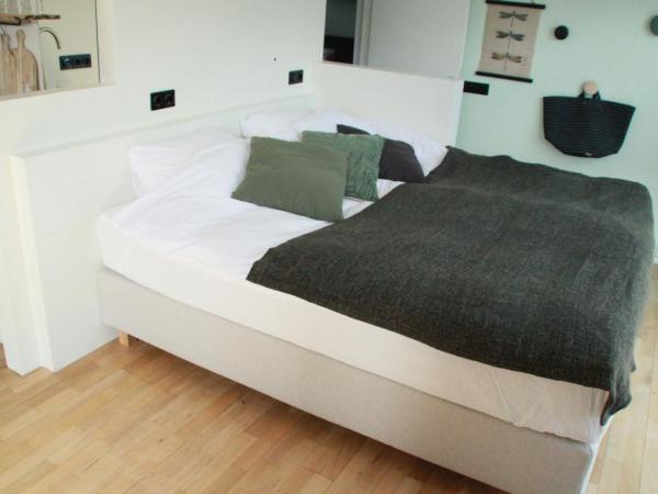 Houseboat Studio Sooki : photo 1 de la chambre chambre double avec salle de bains privative