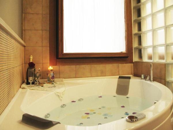 La Bella Verona Wine Suite : photo 10 de la chambre suite deluxe avec baignoire spa