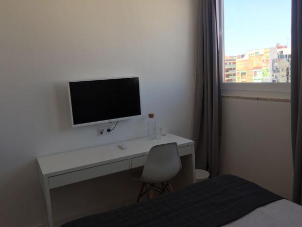 Republica83-Campo Pequeno Home : photo 4 de la chambre chambre double avec salle de bains privative