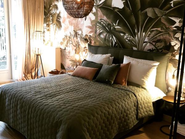 Villa360 : photo 2 de la chambre chambre lit king-size - vue sur jardin