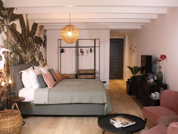 Villa360 : photo 5 de la chambre chambre lit king-size - vue sur jardin