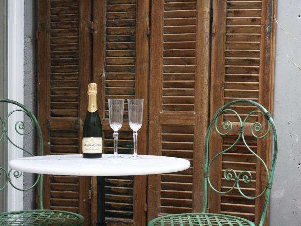 Villa360 : photo 10 de la chambre chambre lit king-size - vue sur jardin