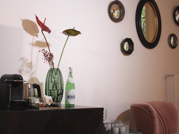 Villa360 : photo 8 de la chambre chambre lit king-size - vue sur jardin