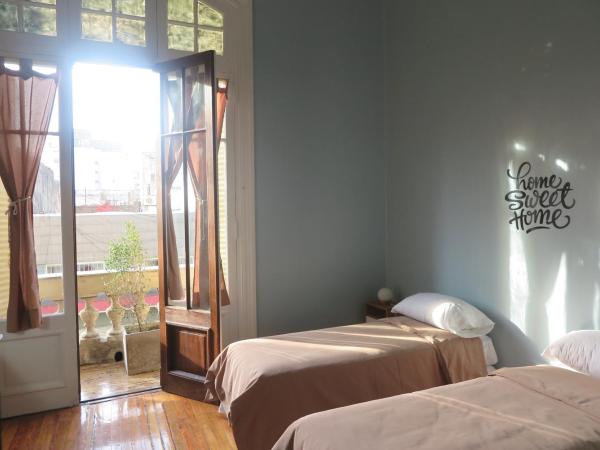 Sabatico Travelers Hostel & Guesthouse : photo 3 de la chambre chambre double avec balcon