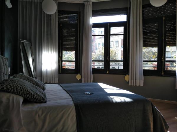 7 Moons Bed & Breakfast : photo 6 de la chambre chambre lit queen-size avec salle de bains commune