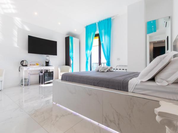 Trinity Luxury Resort by Babylon Stay : photo 2 de la chambre chambre double de luxe avec baignoire spa 