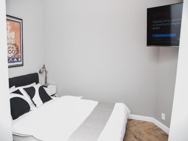 W1 Katowice : photo 3 de la chambre chambre double avec salle de bains privative