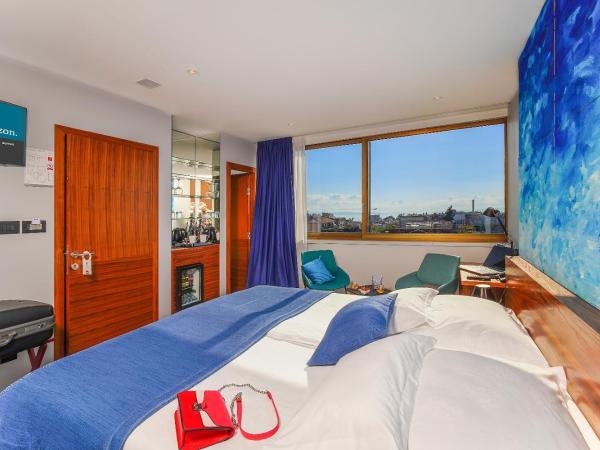 Horizon Luxury Suites : photo 8 de la chambre chambre double ou lits jumeaux supérieure - vue sur mer