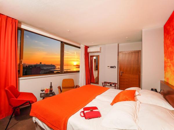 Horizon Luxury Suites : photo 1 de la chambre chambre double ou lits jumeaux supérieure - vue sur mer