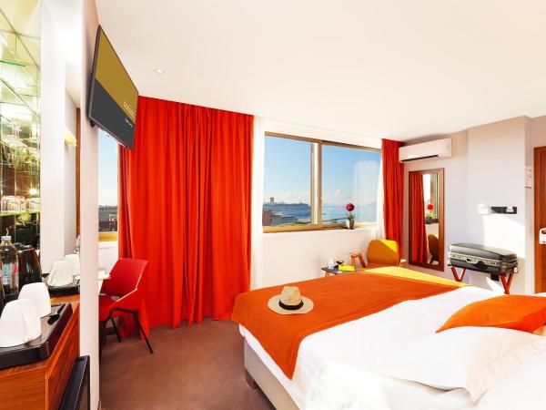 Horizon Luxury Suites : photo 3 de la chambre chambre double ou lits jumeaux supérieure - vue sur mer