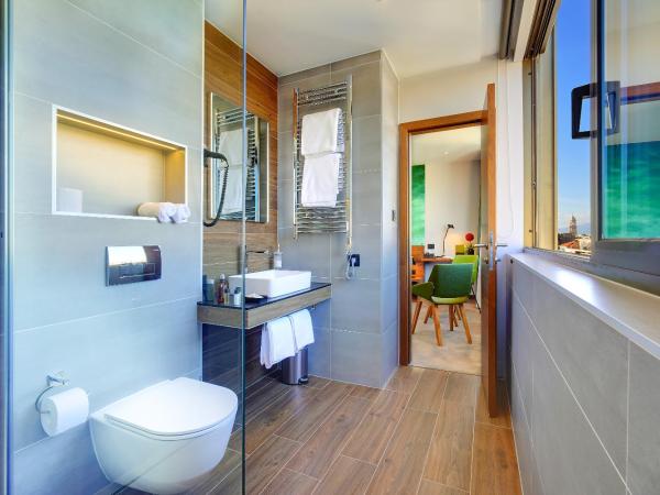 Horizon Luxury Suites : photo 10 de la chambre chambre double ou lits jumeaux deluxe - vue sur ville 