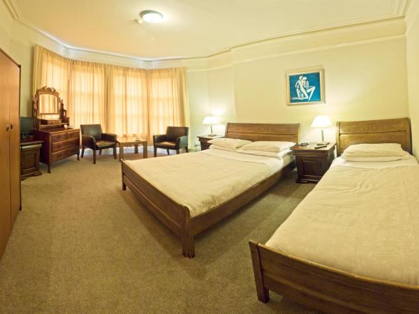 Somerton House Rooms Only : photo 2 de la chambre chambre familiale avec salle de bains privative