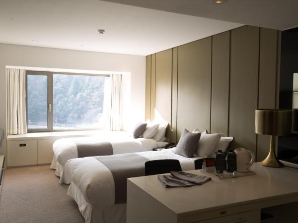 Grand Walkerhill Seoul : photo 4 de la chambre chambre lits jumeaux de luxe avec vue sur la montagne