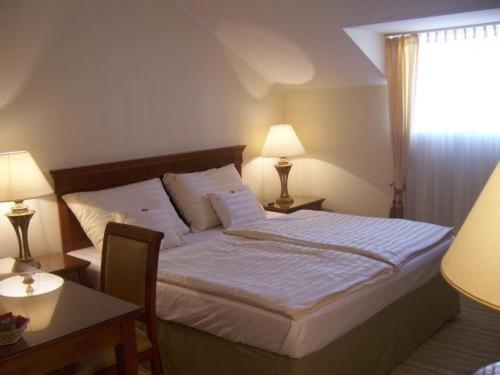 Hotel Romantik Eger : photo 4 de la chambre chambre double supérieure