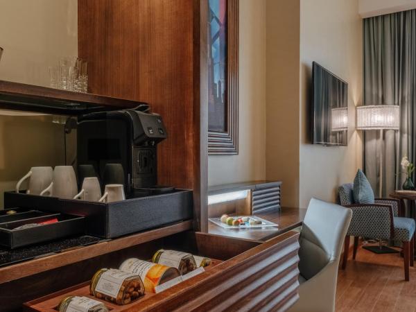 Stella Di Mare Dubai Marina Hotel : photo 5 de la chambre deluxe king room city view (free shuttle bus to the beach and marina mall)