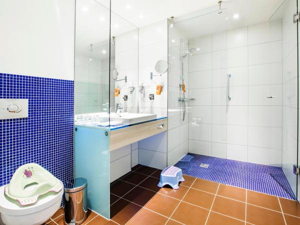 Park Inn by Radisson Krakow : photo 9 de la chambre chambre familiale