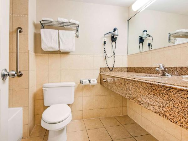 Comfort Inn Fallsview : photo 1 de la chambre chambre avec 2 lits doubles