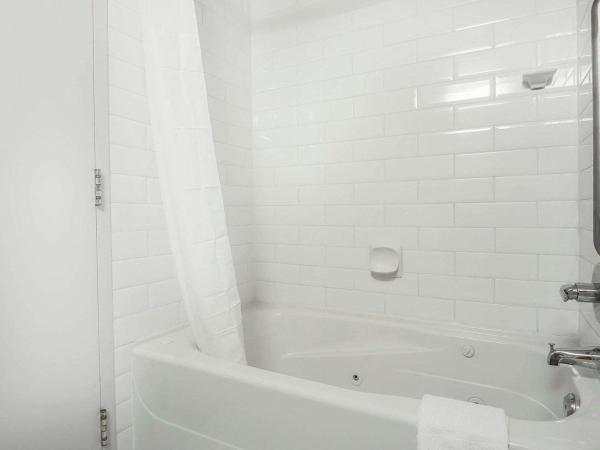 Quality Hotel Airport South : photo 4 de la chambre chambre lit queen-size - non-fumeurs
