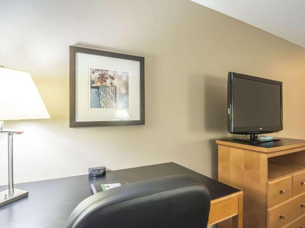 Quality Inn West Edmonton : photo 3 de la chambre chambre avec 2 lits queen-size - non-fumeurs