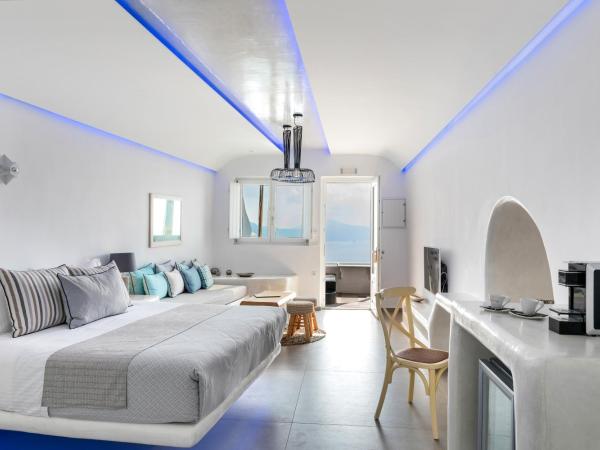 Secret Legend Suites : photo 1 de la chambre suite fable avec jacuzzi extérieur - vue sur caldeira