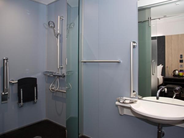 The Z Hotel Bath : photo 3 de la chambre chambre lit queen-size sans fenêtre - accessible aux personnes à mobilité réduite