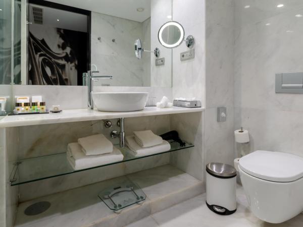 Hotel Santa Justa : photo 8 de la chambre chambre double confort avec vue sur rue