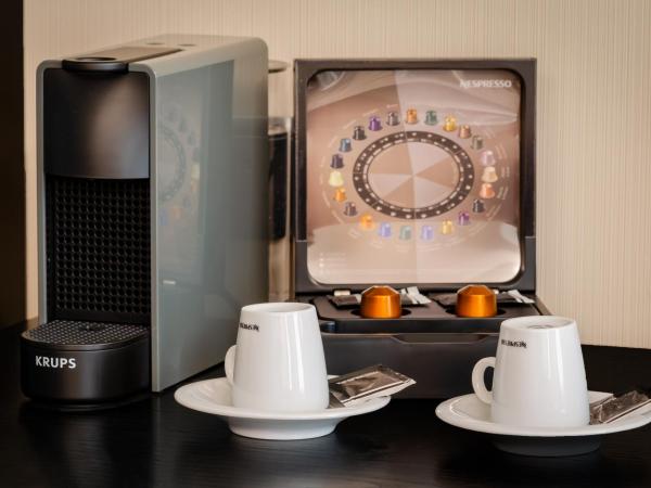 Hotel Santa Justa : photo 10 de la chambre chambre familiale avec vue sur la rue