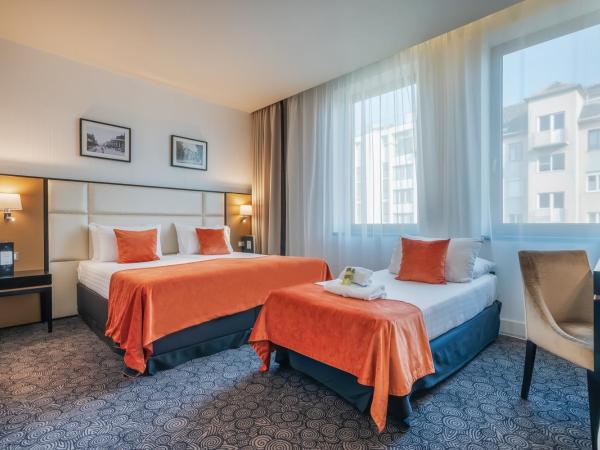 Eurostars Danube Budapest : photo 3 de la chambre chambre double ou lits jumeaux avec lit d'appoint