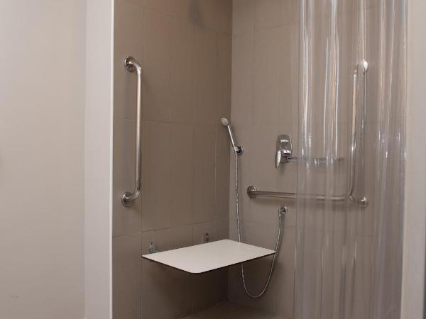 ibis Fortaleza Centro de Eventos : photo 4 de la chambre chambre double standard adaptée aux personnes à mobilité réduite 