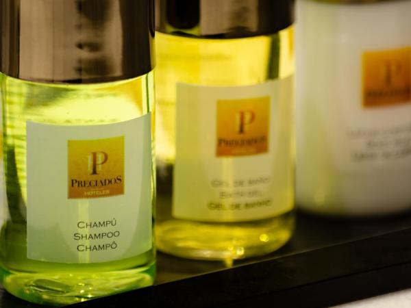 Hotel Santa Justa : photo 8 de la chambre chambre familiale avec vue sur la rue