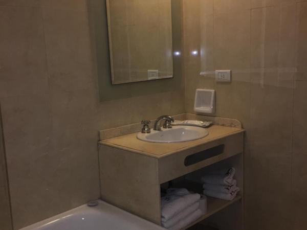 Hotel Rey : photo 4 de la chambre chambre quadruple supérieure