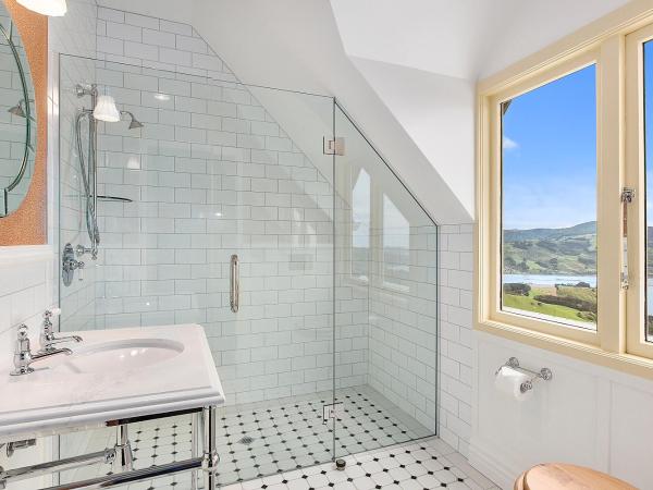 Larnach Lodge & Stable Stay : photo 3 de la chambre lodge - chambre lit queen-size