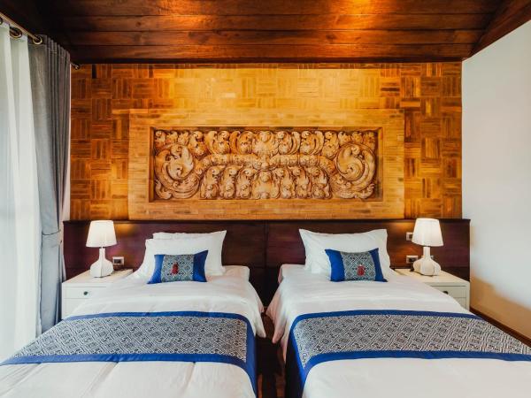 Phor Liang Meun Terracotta Arts : photo 2 de la chambre chambre lits jumeaux deluxe avec balcon (plafond en bois)