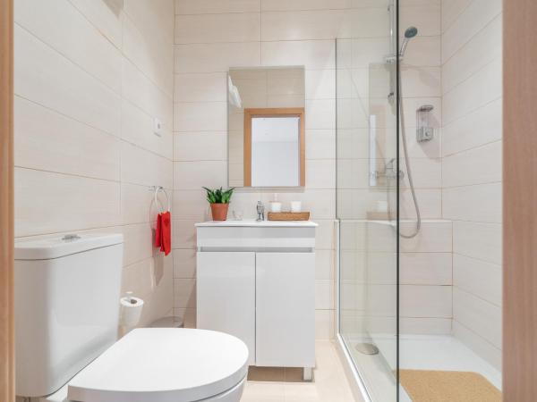 Peach Hostel & Suites : photo 4 de la chambre chambre double avec salle de bains privative