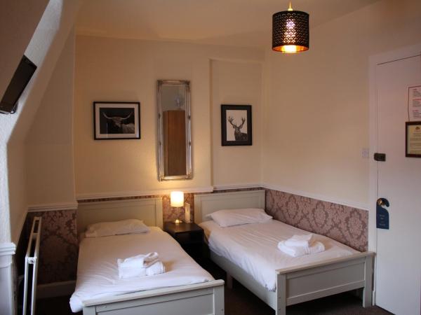 Ardmillan Hotel : photo 2 de la chambre chambre lits jumeaux avec salle de bains commune