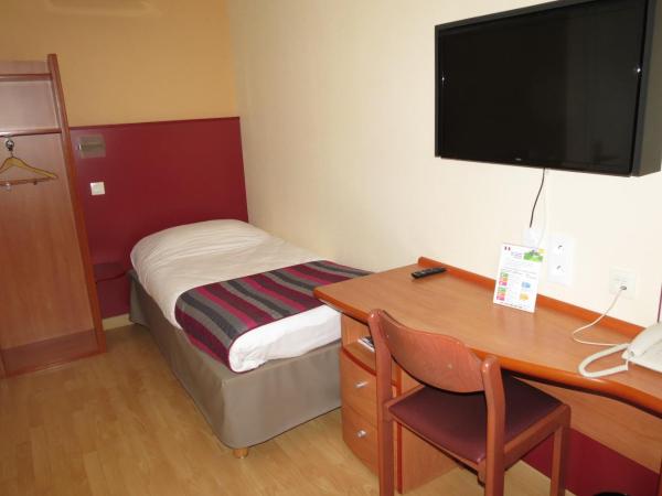 Abbys Hotel : photo 5 de la chambre chambre lits jumeaux pour personnes à mobilité réduite