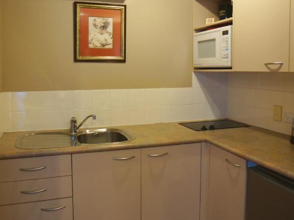 Cornwall Park Motor Inn : photo 4 de la chambre studio avec baignoire spa