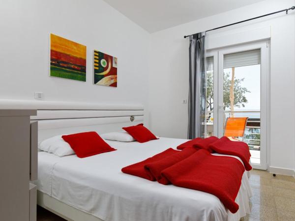Ark Beach Apartments : photo 1 de la chambre appartement - vue sur mer