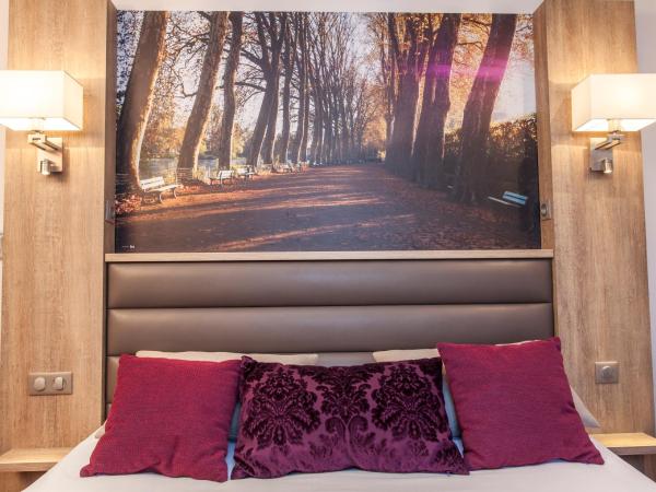 Logis - Le Christina : photo 8 de la chambre chambre double confort